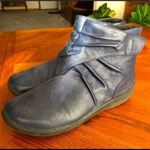Women’s Clark’s Cloudsteppers Size 9.5 Wide Navy